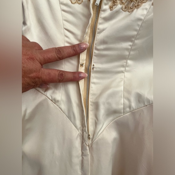 Vintage 1956 wedding dress. Only worn once. Purchased in San Francisco. - Picture 7 of 10
